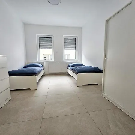 Work & In Διαμέρισμα *