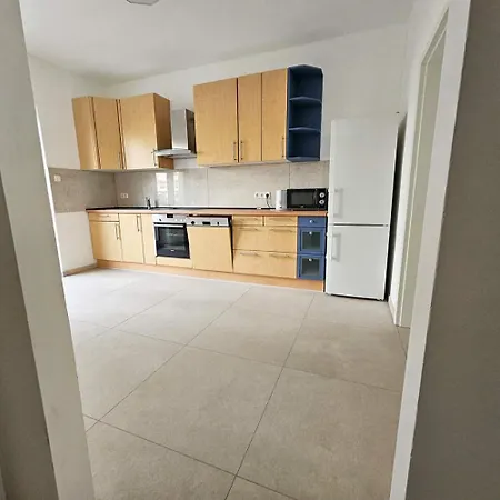 Work & In Διαμέρισμα *